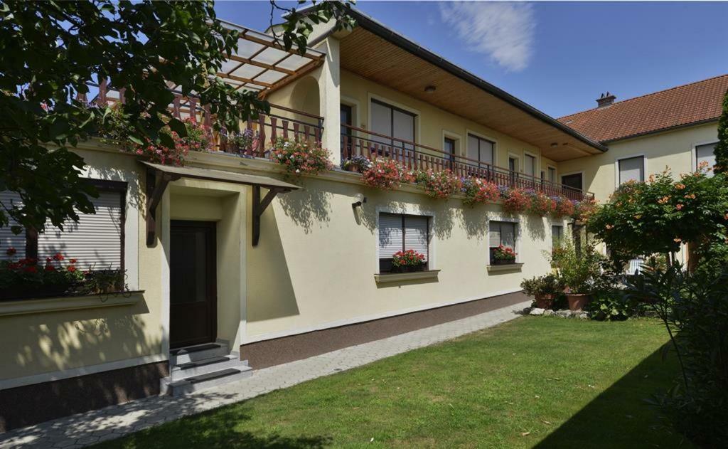 Blumenhof Wegleitner Hotel Illmitz Ngoại thất bức ảnh